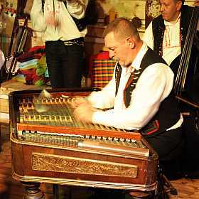 Böhmischer Folkloreabend in Prag - Essen und Trinken bei Volksmusik